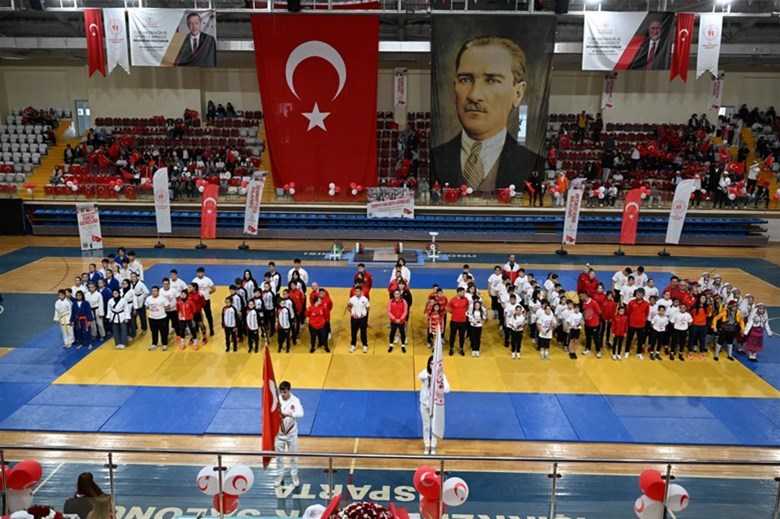 19 MAYIS ATATÜRK’Ü ANMA, GENÇLİK VE SPOR BAYRAMI COŞKUYLA KUTLANDI
